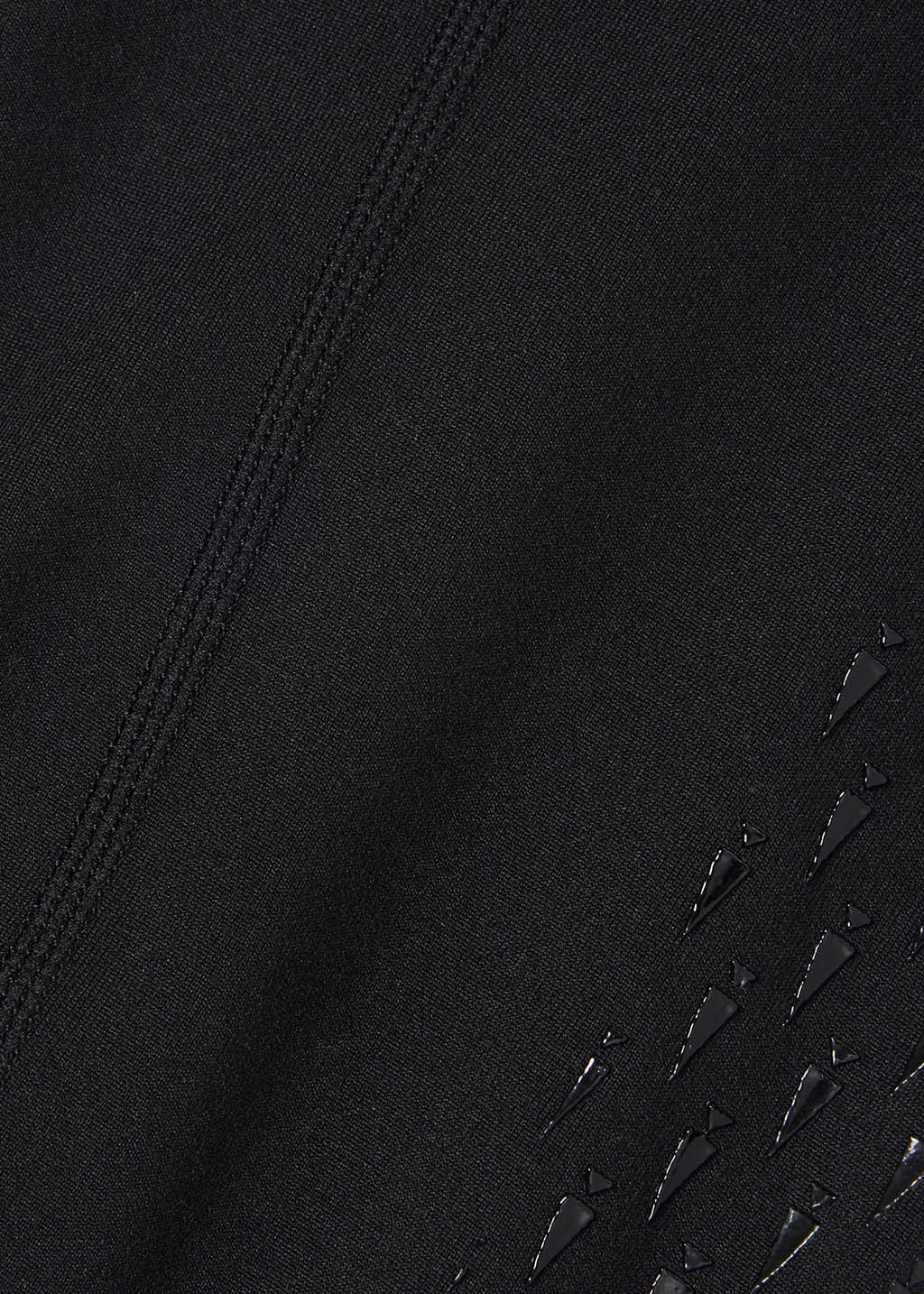 Detailed view of the Kerrit Sticks™ Silicone knee patch on the Free Style Knee Patch Pocket Tight inm Black, offering enhanced grip.