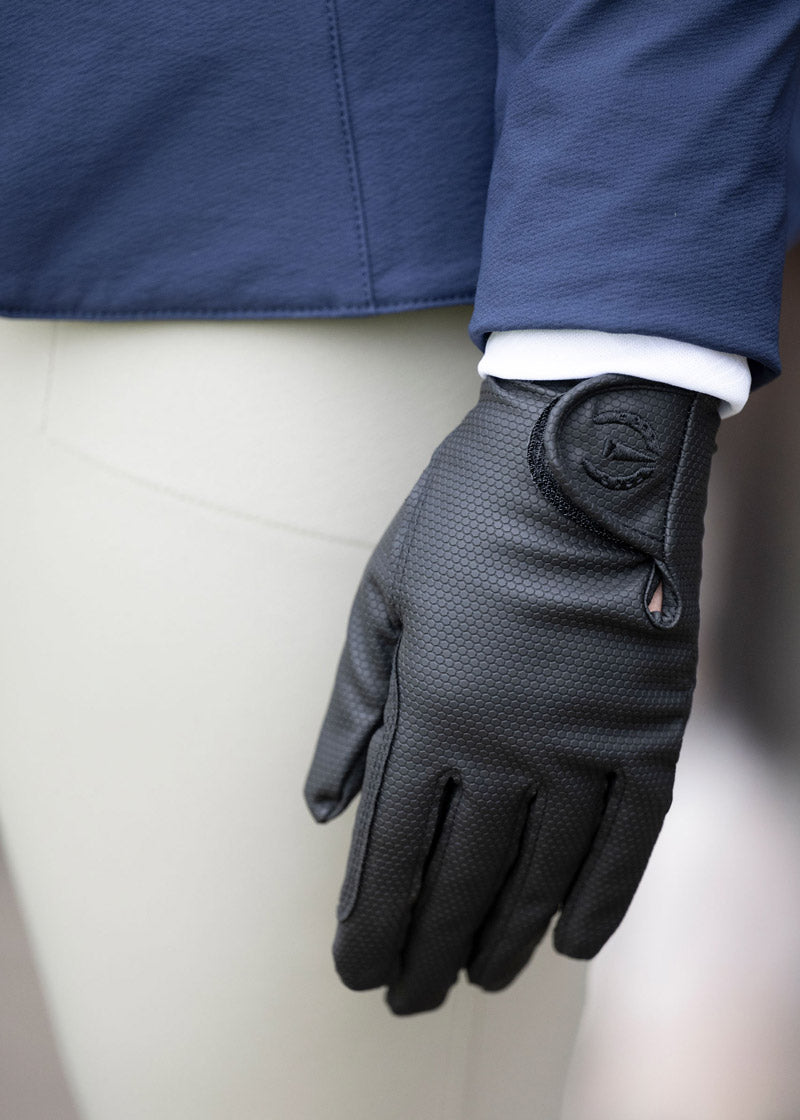 Back view of the Kerrits Grip Lite Gloves, showcasing the lightweight GripTek™ material that offers optimal feel, grip, and comfort.