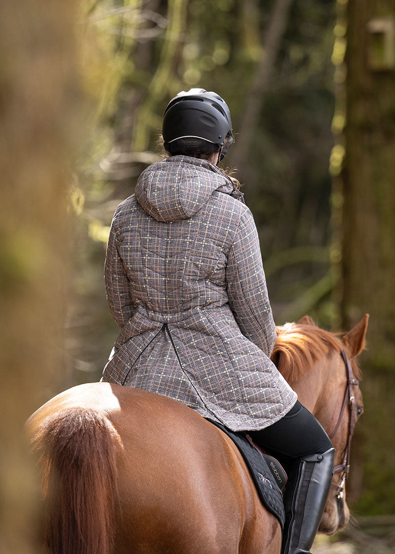 Close-up of the split back zipper opened during a ride, showing enhanced mobility and comfort in the saddle.