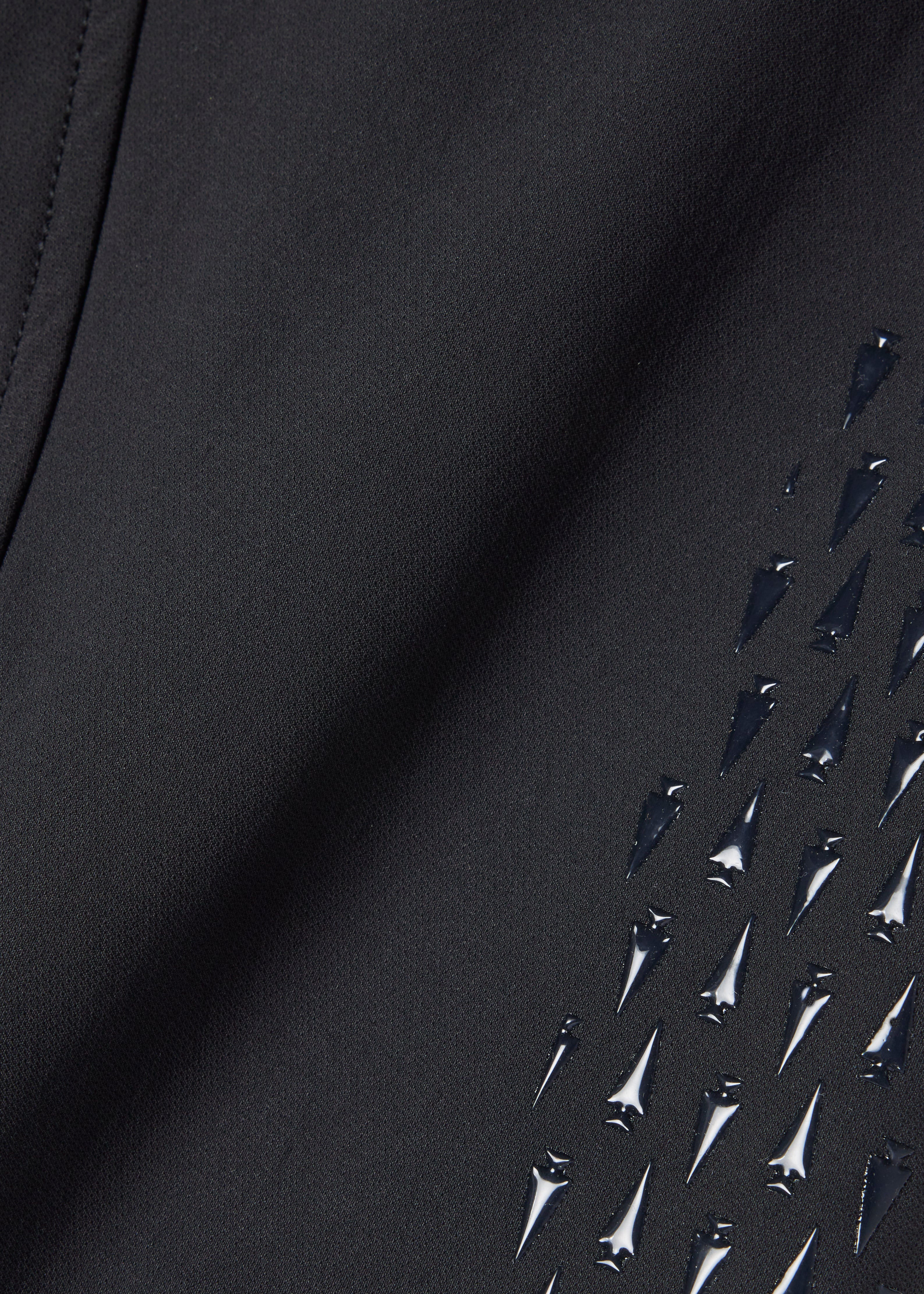 Detailed view of the Kerrit Sticks™ silicone full seat, providing enhanced grip and security in the saddle.