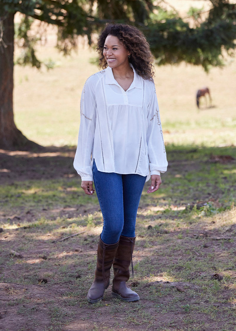 SOFT WHITE::variant::Bit and Rein Embroidered Blouse