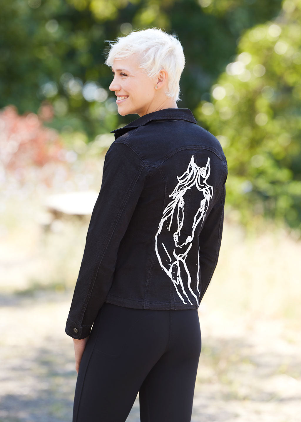 BLACK::variant::In Motion Jacket Animals To Wear